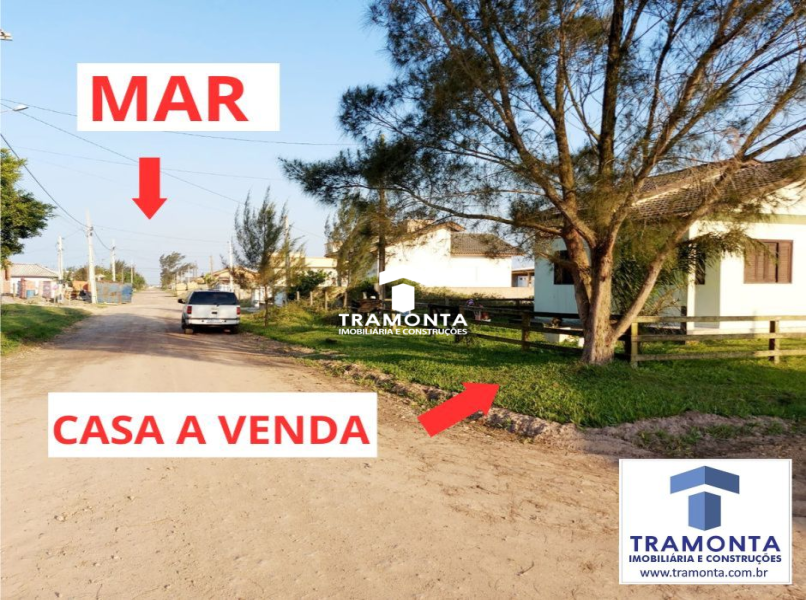 CASA DE ESQUINA A VENDA NA PRAIA A 500m DO MAR