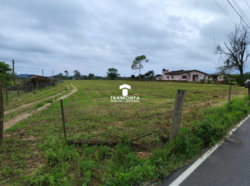 Terreno de dimensões generosa no Manhoso