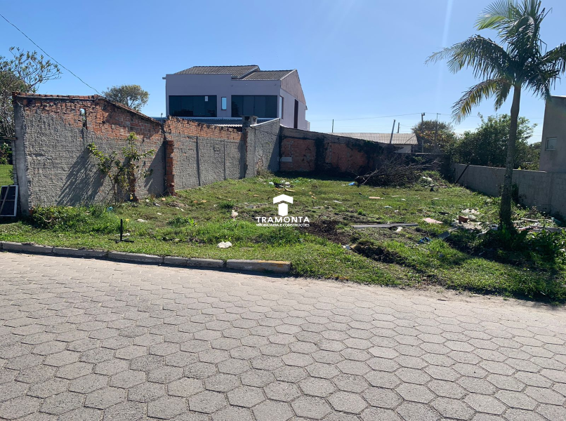 Terreno na Avenida Cantuário