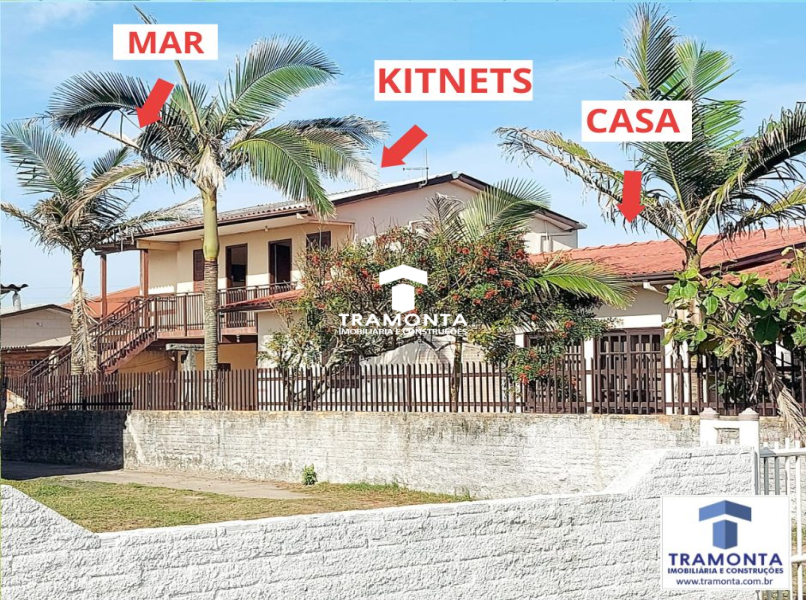 CASA + 02 KITNETS A VENDA NA PRAIA A 50m DO MAR
